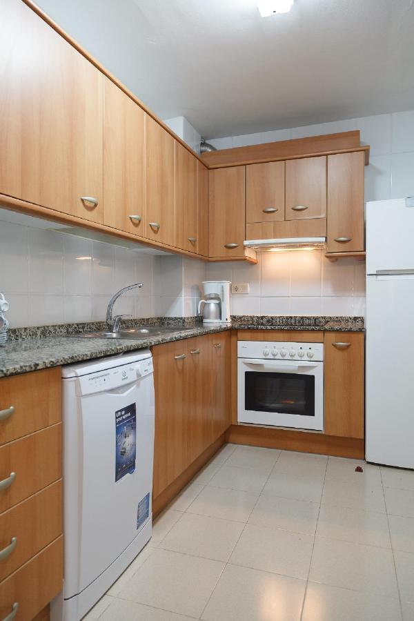 Uhc Arinsal Family Complex Apartment Salou Room photo